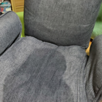 至急お礼500ｺｲﾝ
このタイプの座椅子におしっこをされました。
どう片付ければいいですか？
ティッシュで拭きもってペット消臭吹いてるんですが全然おちないです。 