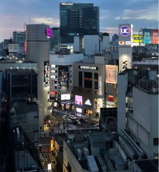 この景色が見られる渋谷界隈のホテルはどこですか？旅行にくる友達に都会ビューがみたいと言われ。エクセル東急？違いますかね。土地勘ある方教えてください！