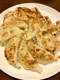 餃子の満州の冷凍餃子を買ってきて家で焼いた マジでうまい 13 Yahoo 知恵袋