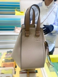 ロエベのハンモックのカラー - 先週店頭でみたのですが、カラーを確認  