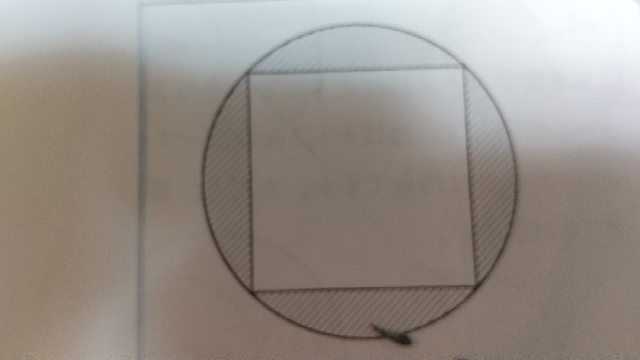 下記の図のように、円の中に正方形をかいたところ、斜線をつけた部分の面積が4.56cm²になりました。 この円の直径は何cm²ですか。 小学生にも分かるように解説を お願い致します。