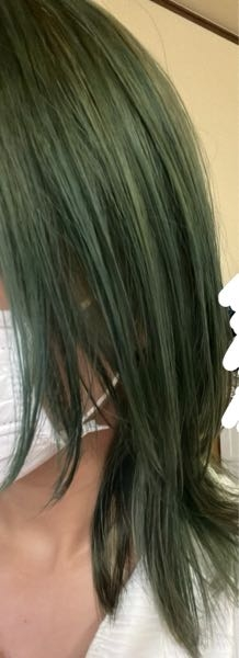 至急美容院でオリーブカラーで注文した結果ほぼグリーンカラーの仕 