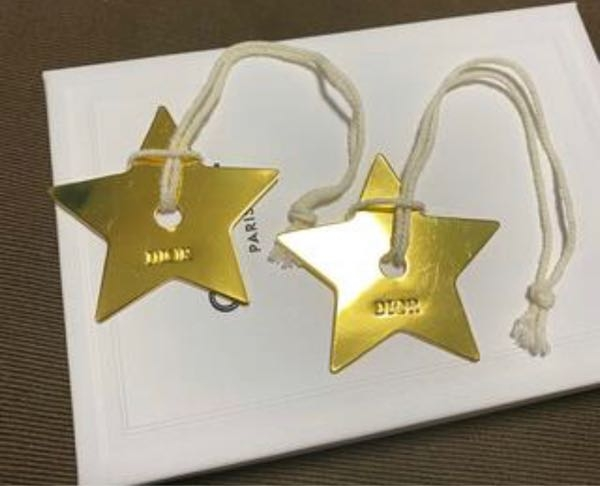 この写真のDiorのスターチャームってビューティーの方で買った