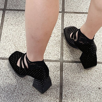 このような踵が四角く 広がっているようなパンプスに名前はあるの Yahoo 知恵袋