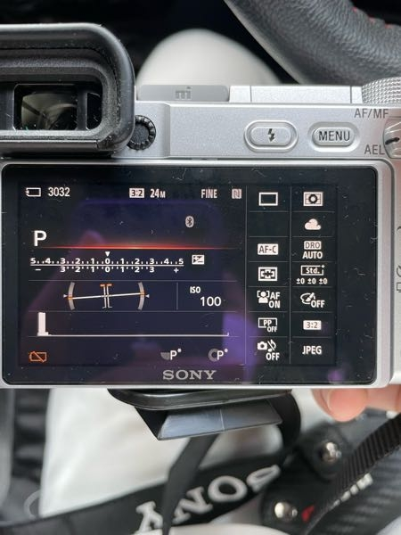 至急です。 - SONYのカメラでアルファ6400というカメラが動かなくなり