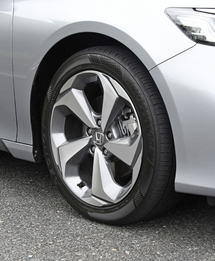 愛車のタイヤ（ブリヂストンREGNO GR-EL）とホイール（HONDAノイズリデューシングホイール）ですが、静粛性においては最高の組合せですか？