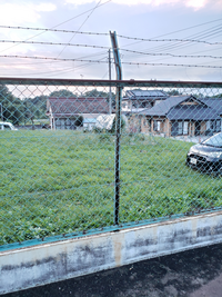 Bsと地デジ用のアンテナを付けるポールをフェンスの支柱につけて固定すると Yahoo 知恵袋