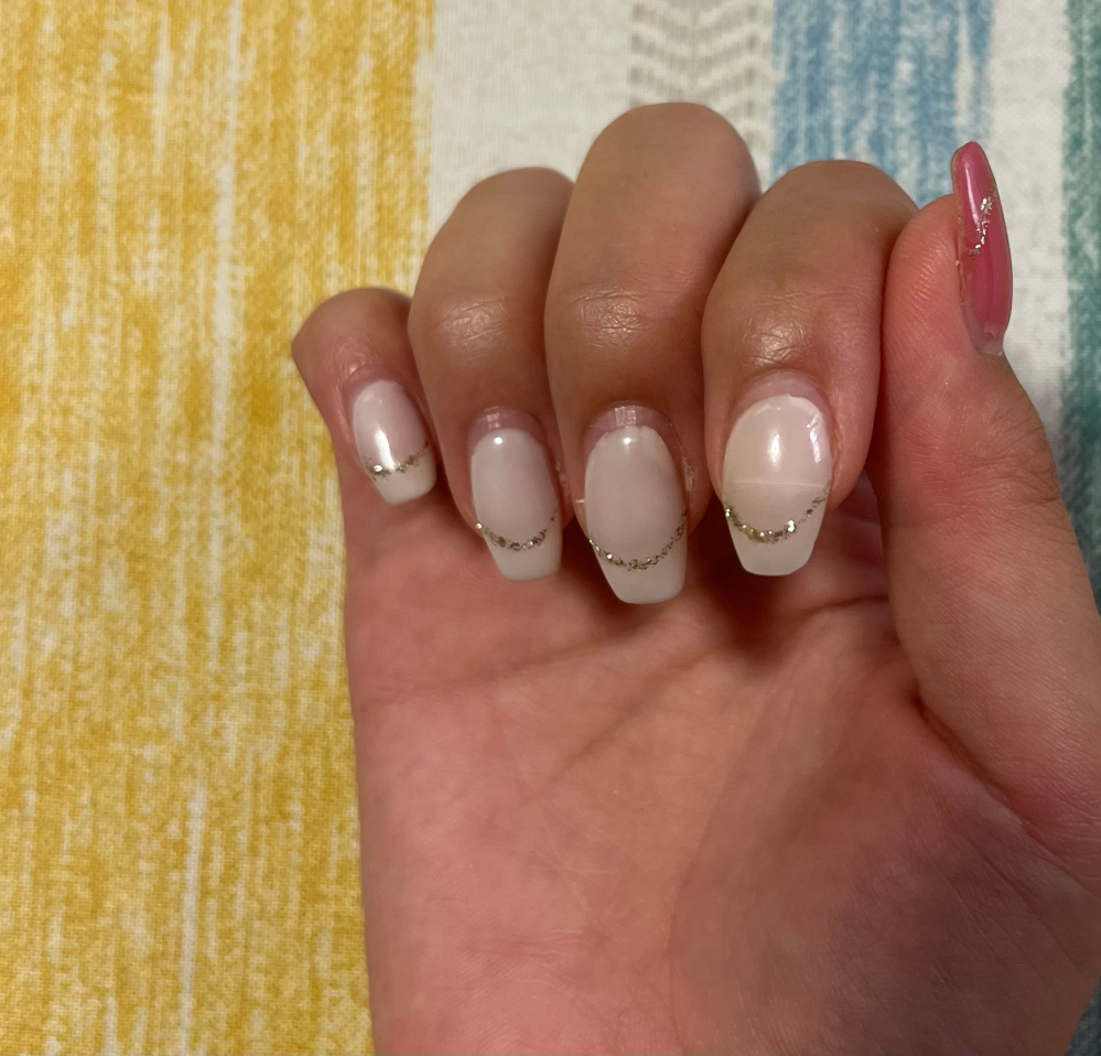 セリアのジェルネイルでこのようなネイルをしたいのですが シルバ Yahoo 知恵袋