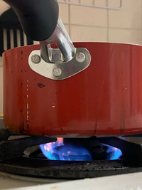 最近このようにガスコンロの火が赤いのですが不完全燃焼でしょうか Yahoo 知恵袋