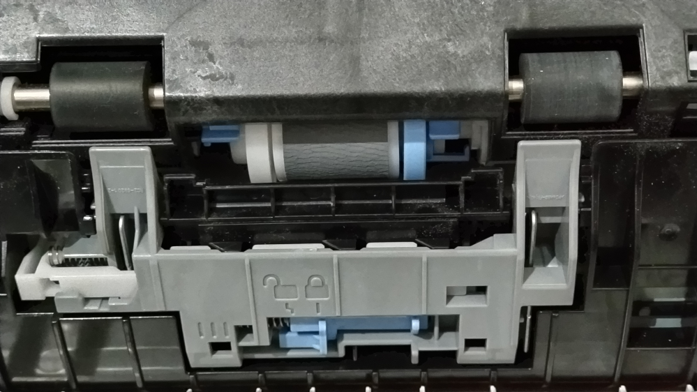 CANONキヤノンのA3レーザープリンターLBP841Cの給紙ローラーは CANONキヤノンのA3レーザープリンターLBP841Cの給紙ローラーは