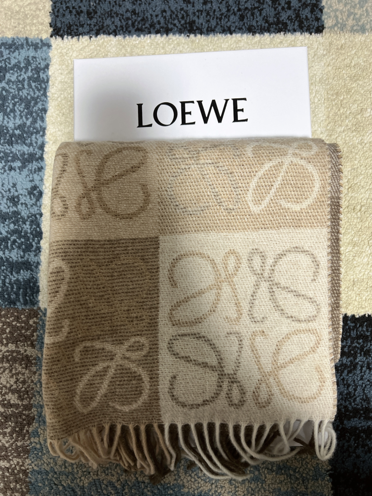 【最終値下げ12/25出品終了】LOEWEマフラー グリーン 最終値下げ12/25出品終了】LOEWEマフラー グリーン