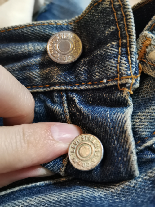 これは、リーバイス501BIG-Eオリジナルなのでしょうか？ヤフオクで買