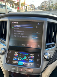 AWS210クラウンハイブリッドロイヤルサルーンです。液晶パネ