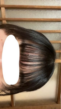 前髪の巻き方についてです。
前髪の横の触覚？の部分が左だけうまく巻けません。
写真はわかりにくいかもですが、片方だけ内側にクルン！ってなってしまいます。

うまく巻ける方法教えてください 