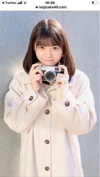 乃木坂46の冨里奈央ちゃんの持っているこのカメラは何というカメラです