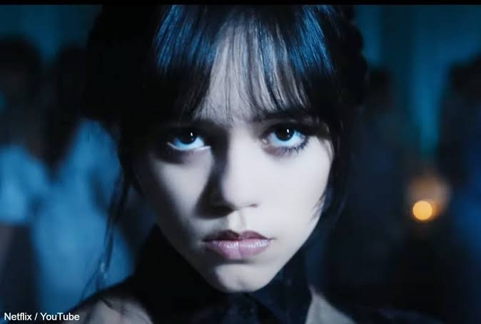 映画ウェンズデーのダンスシーンのヘアアレンジをしてみたいのですが、髪の長さはどれくらい必要ですか？ 画像つけておきます。