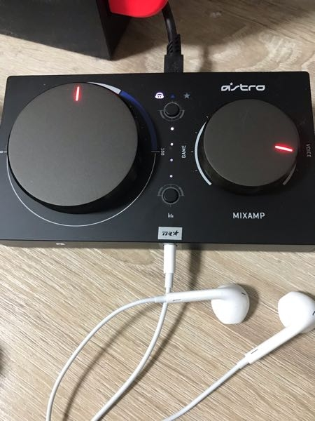 Astro mix amp pro Apple純正イヤホン アストロのミックスアンプにAppleの純正イヤホンを写真のようにさして