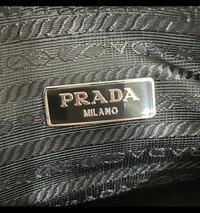 PRADAプラダRe-Edition2005ナイロンショルダー... - Yahoo!知恵袋