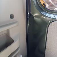 車の後ろの内側、荷物を乗せていたら擦れて塗装が禿げてし 車の後ろの内側、荷物を乗せていたら擦れて塗装が禿げてし
