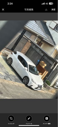 隣人の駐車について。

はみ出している気がしますが、
側溝までは良しという話も聞いた事があり、
これは許容範囲内でしょうか？

回答宜しくお願い致します。 