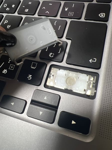 MacBookProのShiftキーが取れてしまったのですが、 - Yahoo!知恵袋