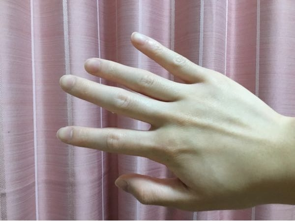 メルカリ、再出品についてです。いいねがいくつか付いている品(値下
