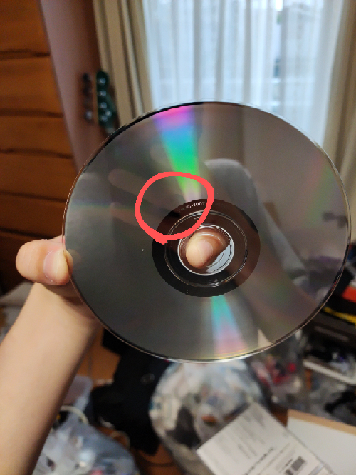 新品未開封のCDを購入したのですが、データ記録面に、周りと色が若干