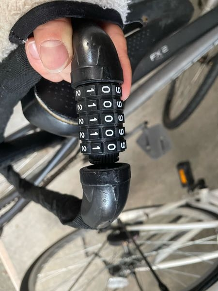 自転車のロックが開かなくて困ってますダイヤルロック式の鍵で、普