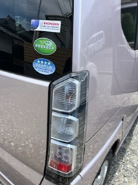 車のバックライトの所が割れて（ひび割れ）しまいました。この場合  