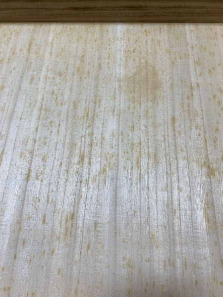 着物用の桐のタンスの引き出しの底に写真のような薄茶色のシミが点々と 
