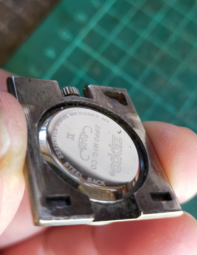 Zippo 缶ケース入り 時計付 電池切れの為動作確認できてませんで