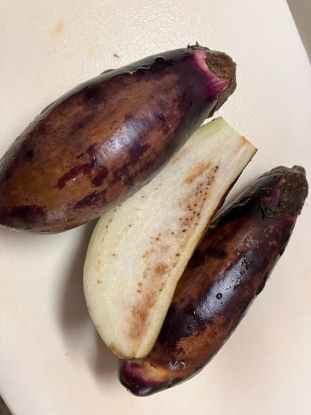 このナスはもう食べられませんか？1週間ほど前に買ったナスです。触っ