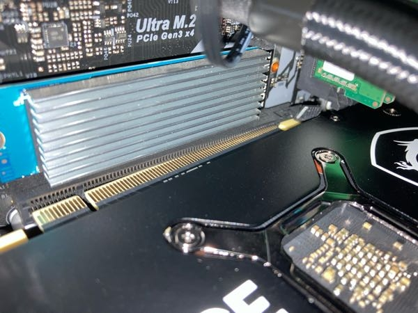 MSI MEG X670E ACE グラボ固定ラッチ外れ 至急ですグラボのラッチがある方だけが外れなくなってしまいました