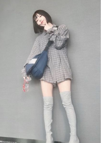 至急このあのちゃんが履いているロングブーツどこのか教えて