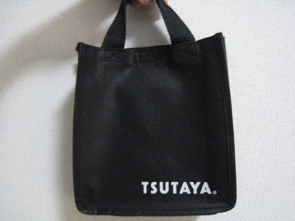 TSUTAYAは本のレンタルの場合はこういう袋に入れられますよ - Yahoo
