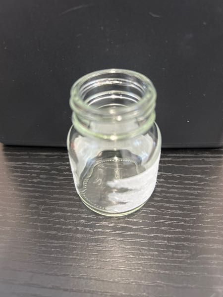 薬の瓶に貼ったシール？をきれいに剥がす方法を教えてください