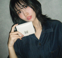 TWICE モモ/インスタ使用アイテム】MIU MIU 二つ折り財布