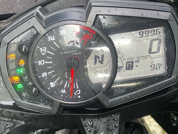 ZX25Rを所有しているものです。今日運転をしてみたところ、画像のよう