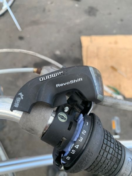 自転車の変速機のワイヤーについての質問です。画像添付しますが