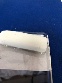 プラスチックの上に、直接消しゴムを放置しておいたらベッタベタに  