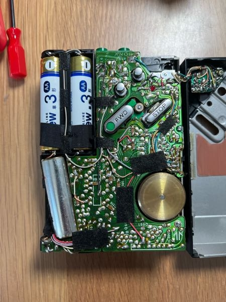 SONYのカセットウォークマンwm-2の修理を行っているのです - Yahoo