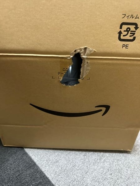 メルカリ宅急便で届いた段ボールが破れていたら悪い評価にしますか