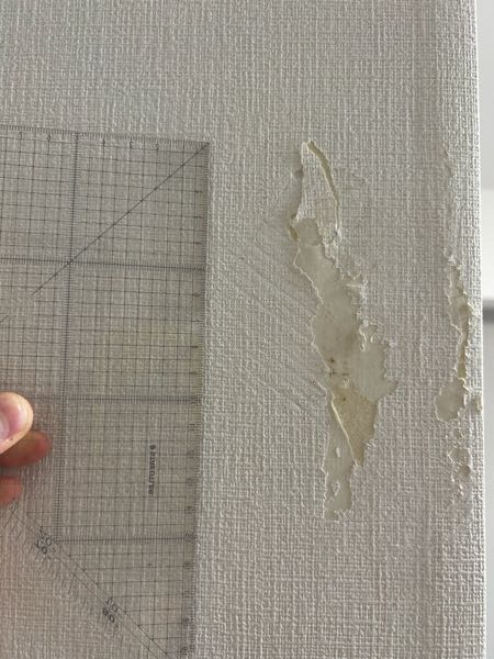 賃貸の壁に15cm程の傷を作ってしまったんですが退去時にいちばん安く住む解決方法はなんでしょうか？ 4年ほどで退去する予定です