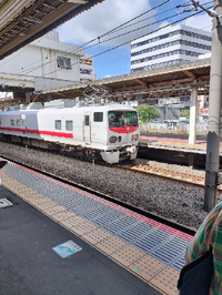 ＪＲ藤沢駅で添付した写真の列車を見ました。貨物列車だと思うので