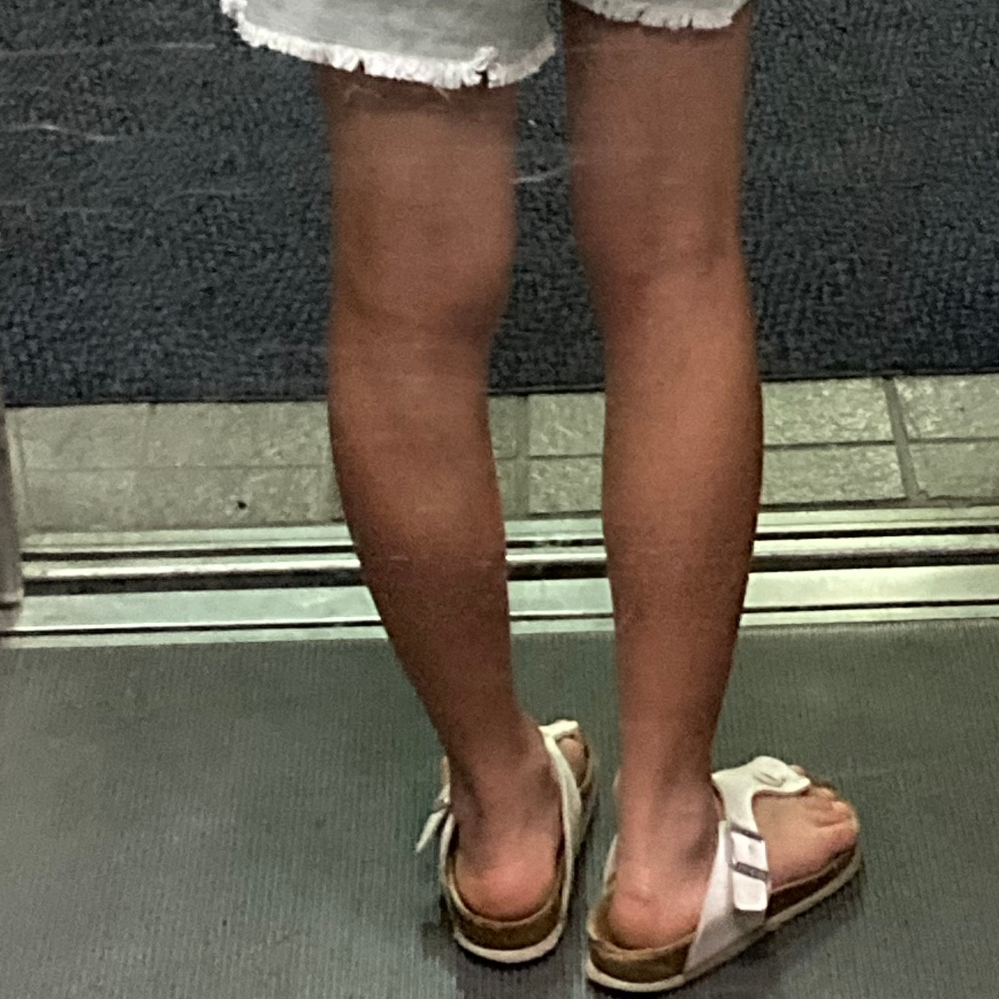 この足って細くないですよね？