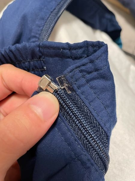 ジッパーの蝶棒がこのような風に切れてしまったのですが、瞬間接着 
