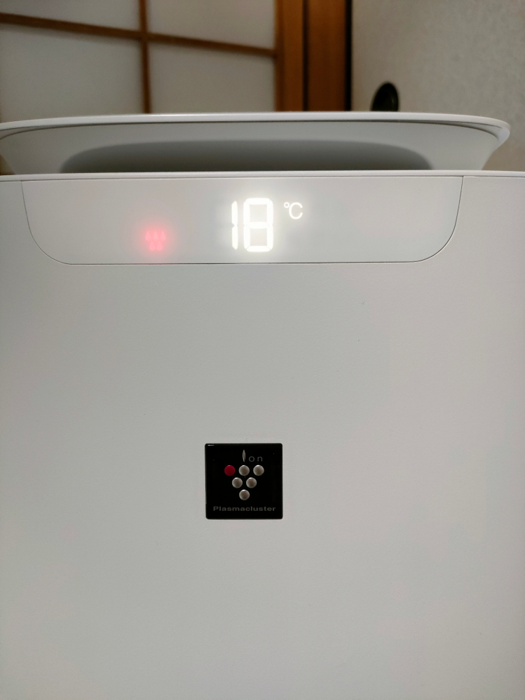 シャープの空気清浄機を初めて使ったのですが液晶の温度表示の横に