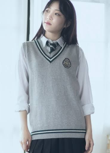 大至急！！ 今日15日にとしまえんのハリポタに行くのですが、服装決まらないです！！ 前にイーストボーイで買ったベストを着ていこうかと思うのですがさすがに恥ずかしいでしょうか？！