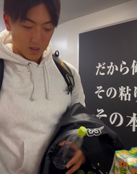 ロッテのこの選手の名前はなんですか？？ 
