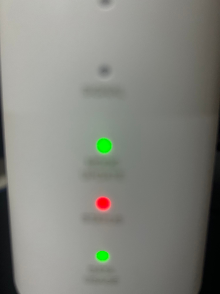 今日急にSpeed Wi-Fi HOME 5G L11ルーターのstatusの部分が赤になってしまいました。DATAUSAGEとMODEUPDATEの部分だけ緑です。下3つ以外のライトは消えています。 何もいじっていません。対処法を教えてください
